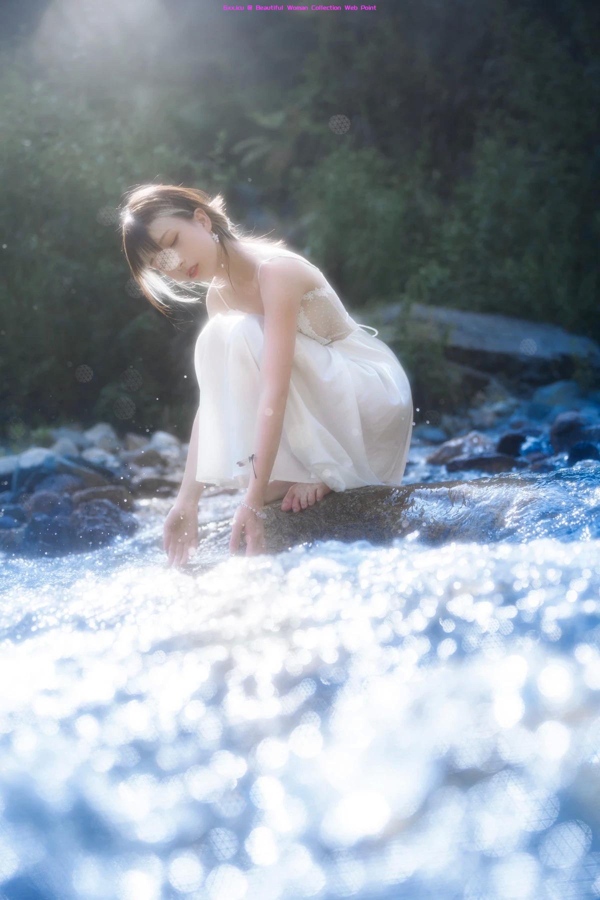 Coser美女清青琴玖静花写真水主题溪边性感白色薄纱长裙湿身秀完美身材诱惑写真